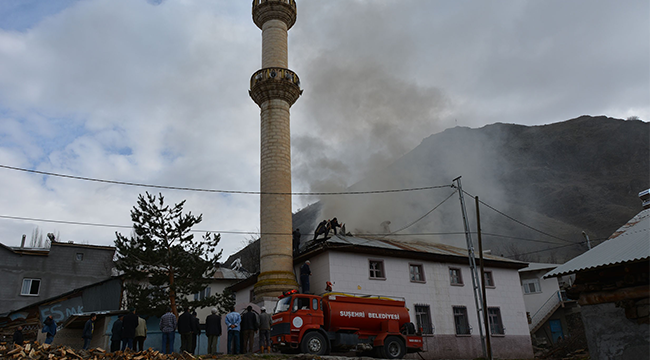 Sivas da Caminin çatısı yandı