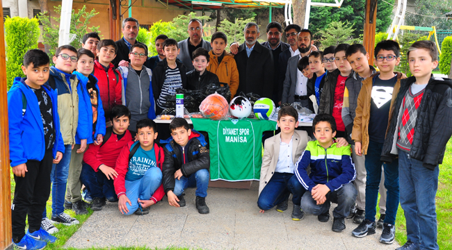 Geleceğin hafızlarına spor malzemesi desteği