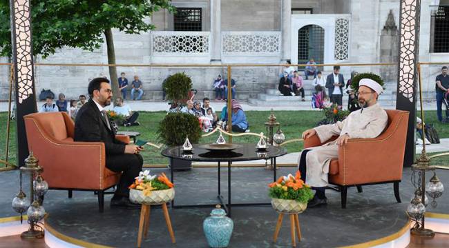 Erbaş, son iftarda Diyanet TV'ye konuk oldu
