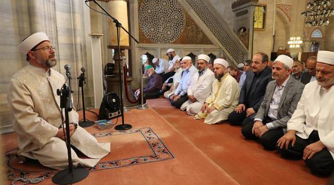 Erbaş, şehitler için düzenlenen programa katıldı