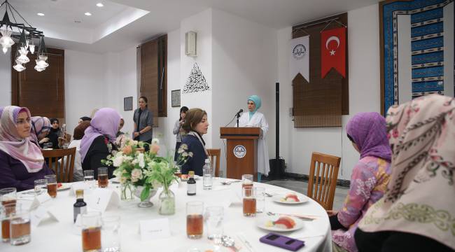Emine Erdoğan dan Tokyo Camiine Ziyaret