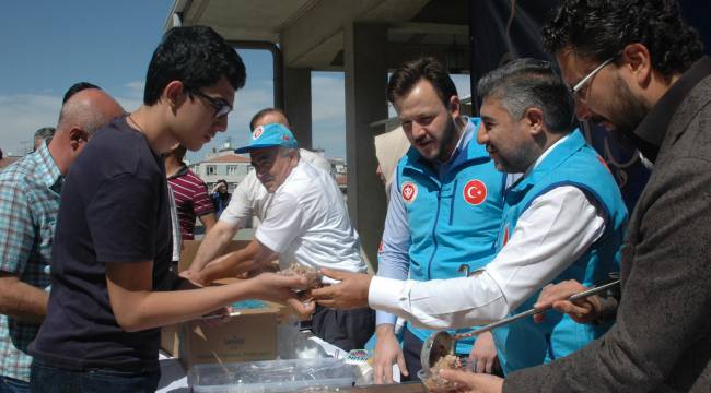 Türk Diyanet Vakfından aşure ikramı