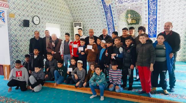 Şarköy’de camiye koşan tüm çocuklar ödüllendirildi