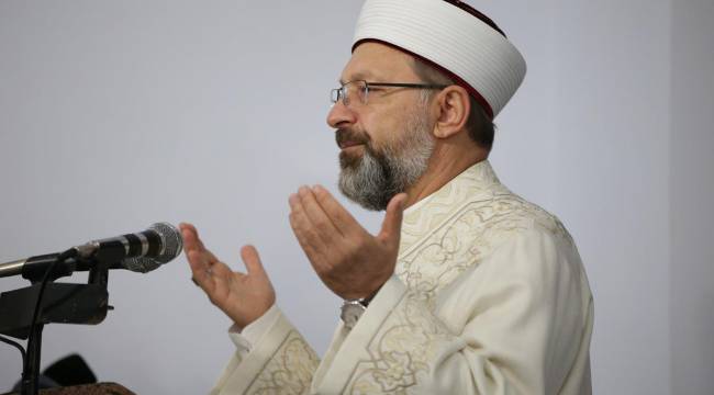 Başkan Erbaş, Kadir Gecesi dolayısıyla dua etti 