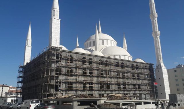 Diyarbakır'da Cami İnşaatları Devam Ediyor