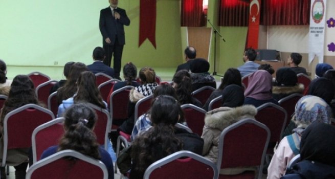 Müftü Topçu gençlere seslendi: Bir Müslümanda bulunması gereken en güzel vasıf hayadır