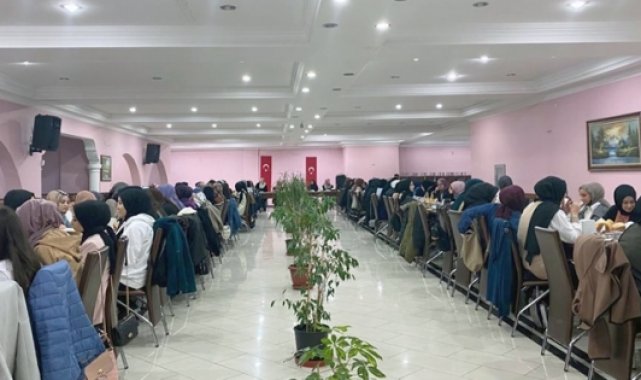 Müftülük üniversite öğrencileriyle birlikte iftar yaptı