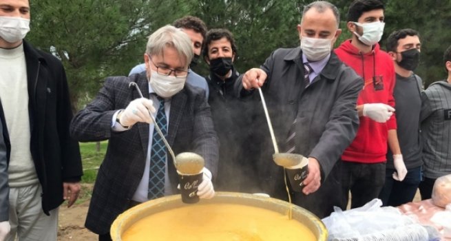 Müftülükten sınavlara hazırlanan öğrencilere çorba ikramı