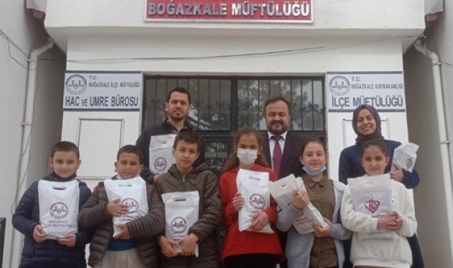 Öğrencilerden müftülüğe '23 Nisan' ziyareti