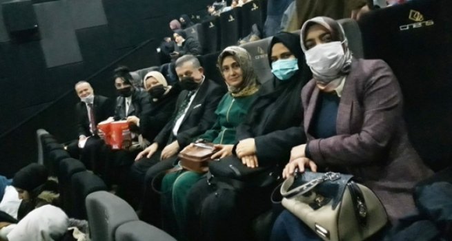 Öğretmenlerden öğrencilere anlamlı karne hediyesi
