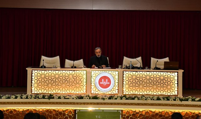 Prof. Dr. Karslı: Kur'an, düşeni ayağa kaldırır, ayağa kaldırdığını yürütür, yürüttüğünü koşturur