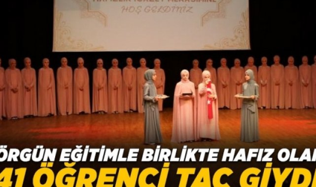 Sancaktepe'de hafız olan 41 öğrenci taç giydi