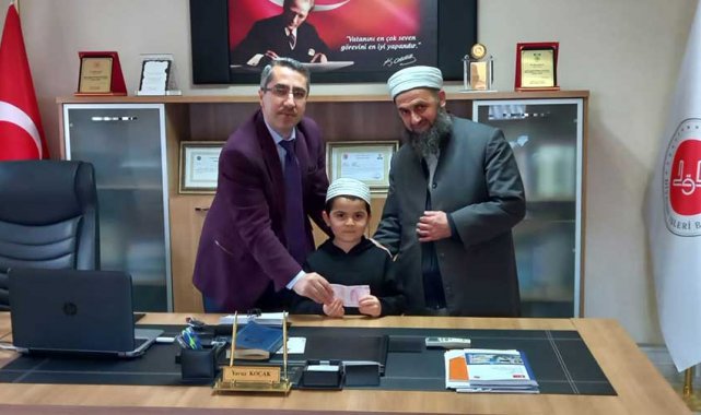 Sapancalı Abdullah simit satarak depremzede kardeşlerine yardım etti