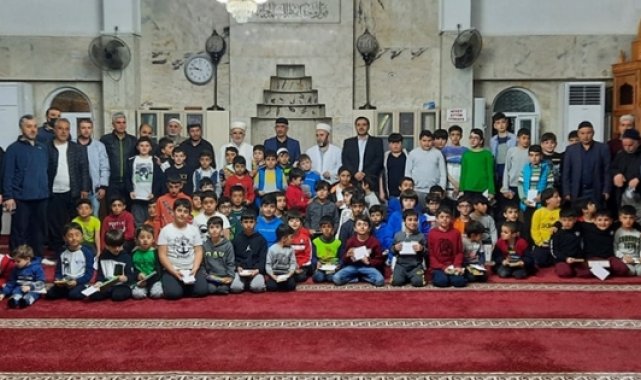 Siirt'te teravihe gelen çocuklar ödüllendirildi
