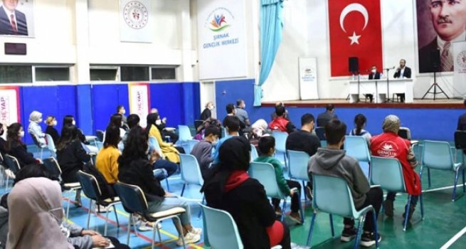 Şırnak'ta gençlere yönelik konferans düzenlendi