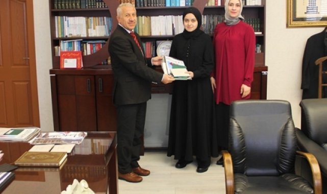 Talaslı gençler Akif'i andı