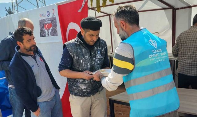 TDV, depremden etkilenen Samandağ'da Çadır Aşevi kurdu
