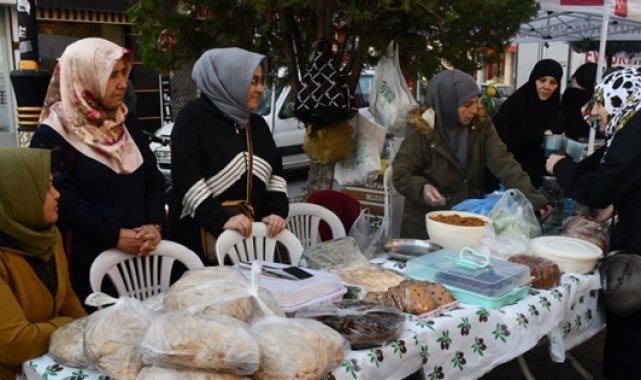TDV gönüllüleri kütüphaneler için kermes düzenledi
