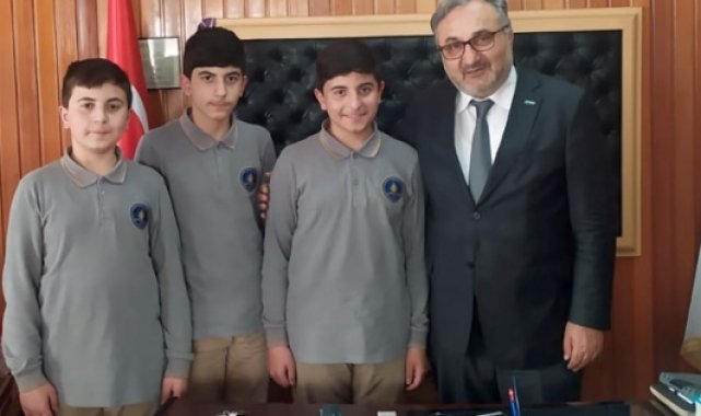 Üçüz kardeşler hafız oldu