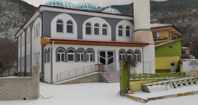 Yeniden inşa edilen Laçin Yeni Camii ibadete açıldı